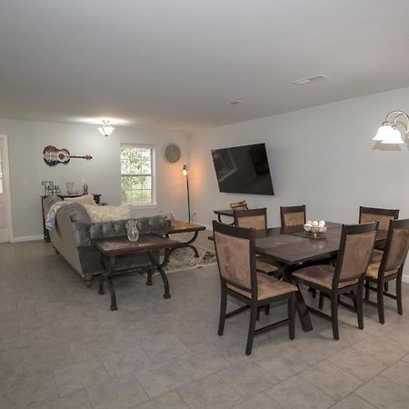 Elegant 3 Bedroom Apt With Free Parking And Balcony 纳什维尔 外观 照片
